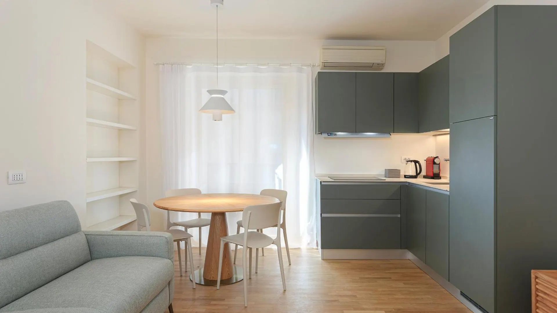 Easyhomes - Repubblica Milaan 0*,